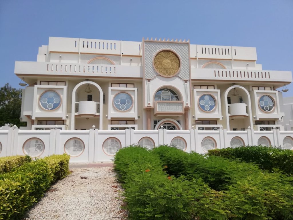Grand Luxury Villa for Sale/Rent in Shatti Al Qurum REF 881BM