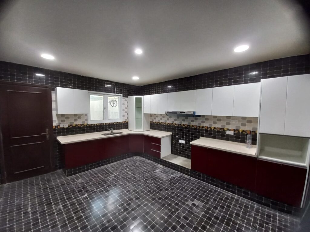 Spacious Townhouse for Sale in Al Mawaleh North |REF 365TA