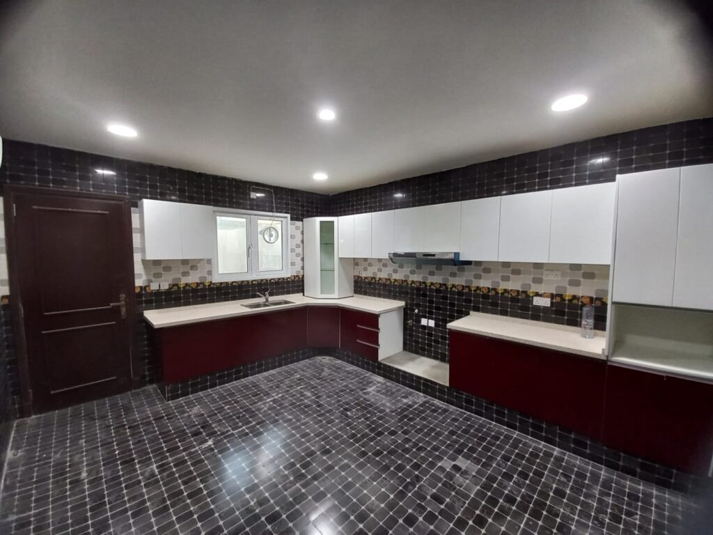 Spacious Townhouse for Sale in Al Mawaleh North |REF 365TA