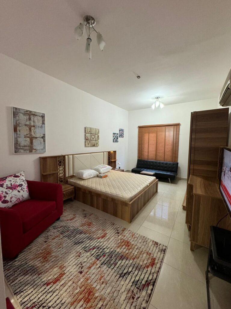Fully Furnished Apartment for Rent in Shatti Al Qurum