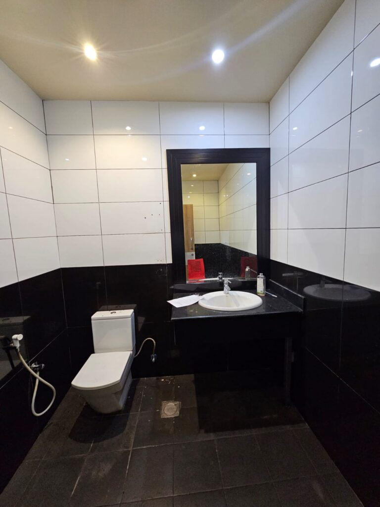 Huge Shop for Rent in Ruwi