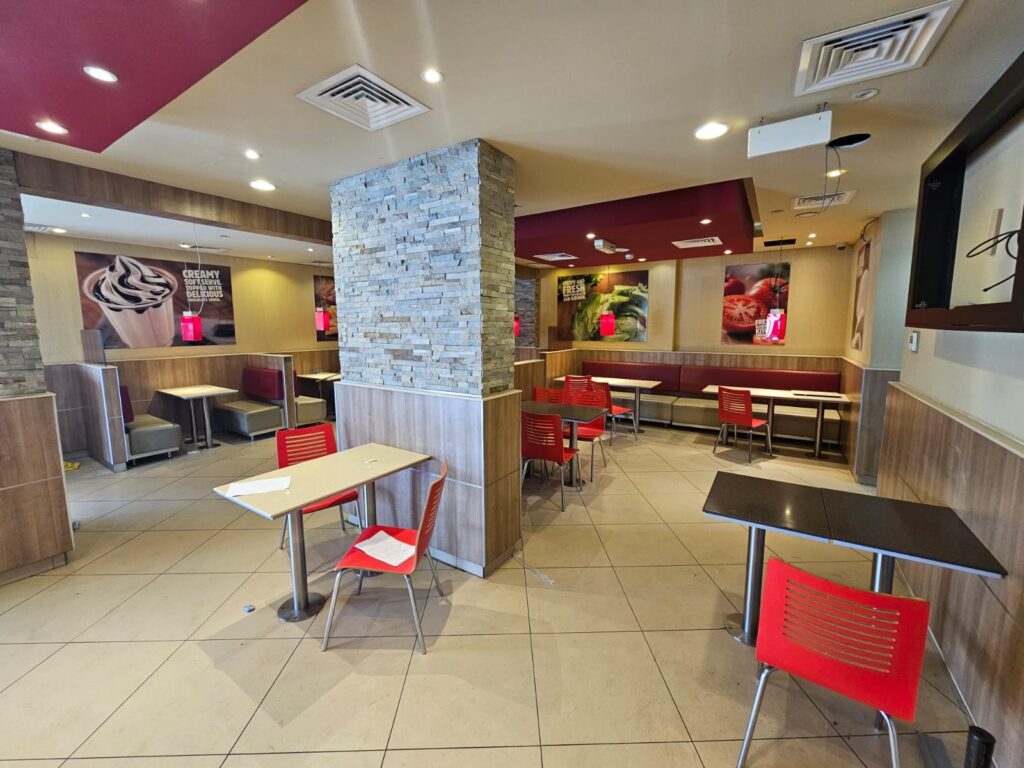 Huge Shop for Rent in Ruwi