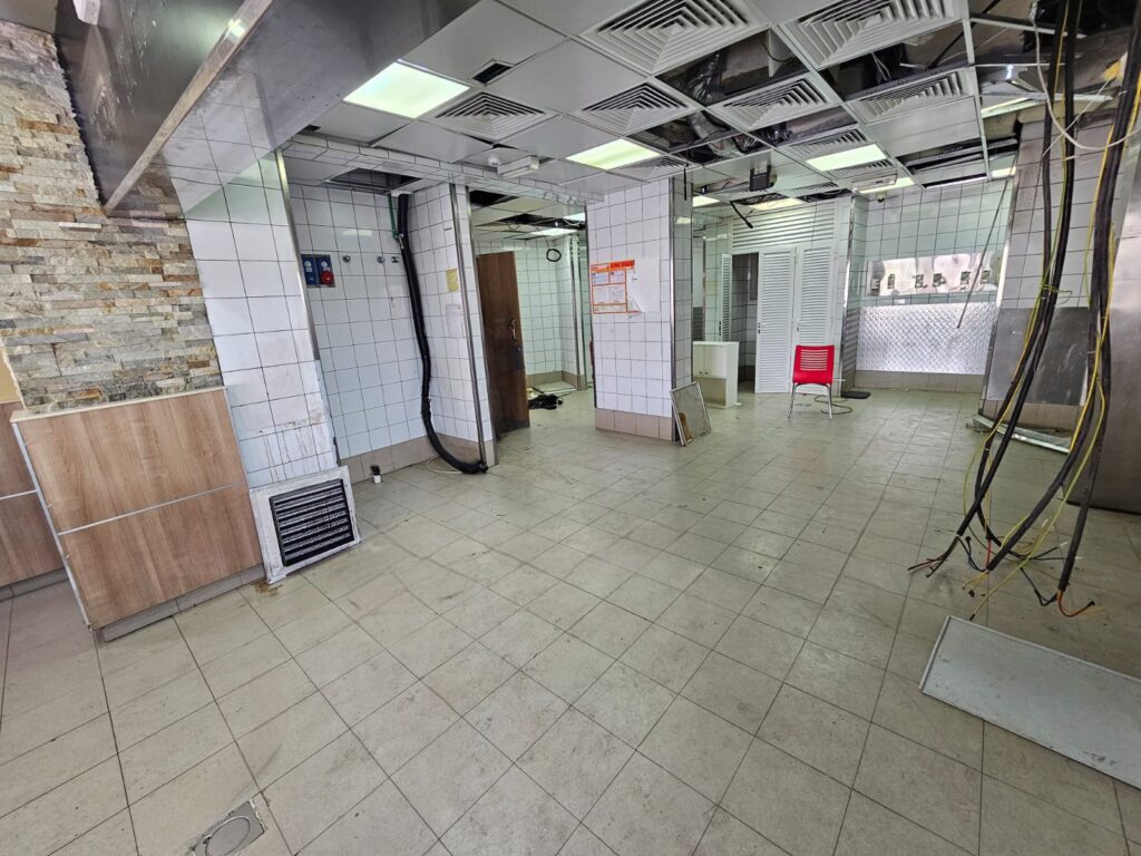 Huge Shop for Rent in Ruwi