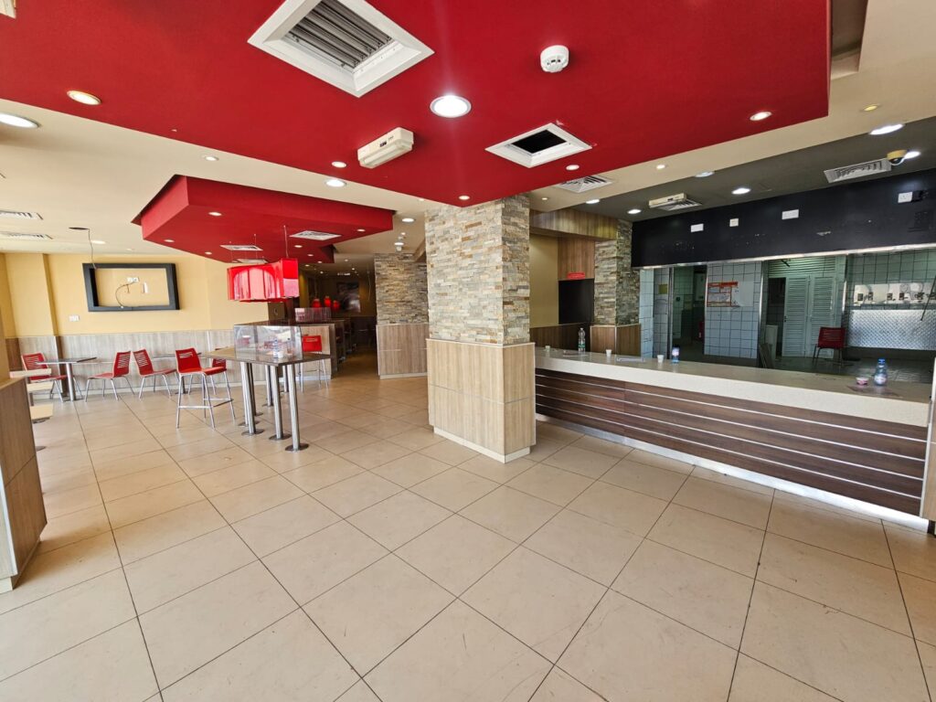 Huge Shop for Rent in Ruwi