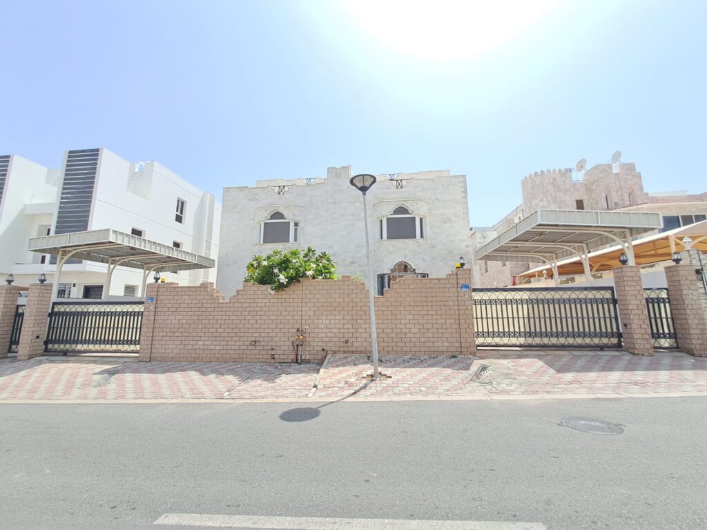 Excellent Twin Villa for Rent in MQ