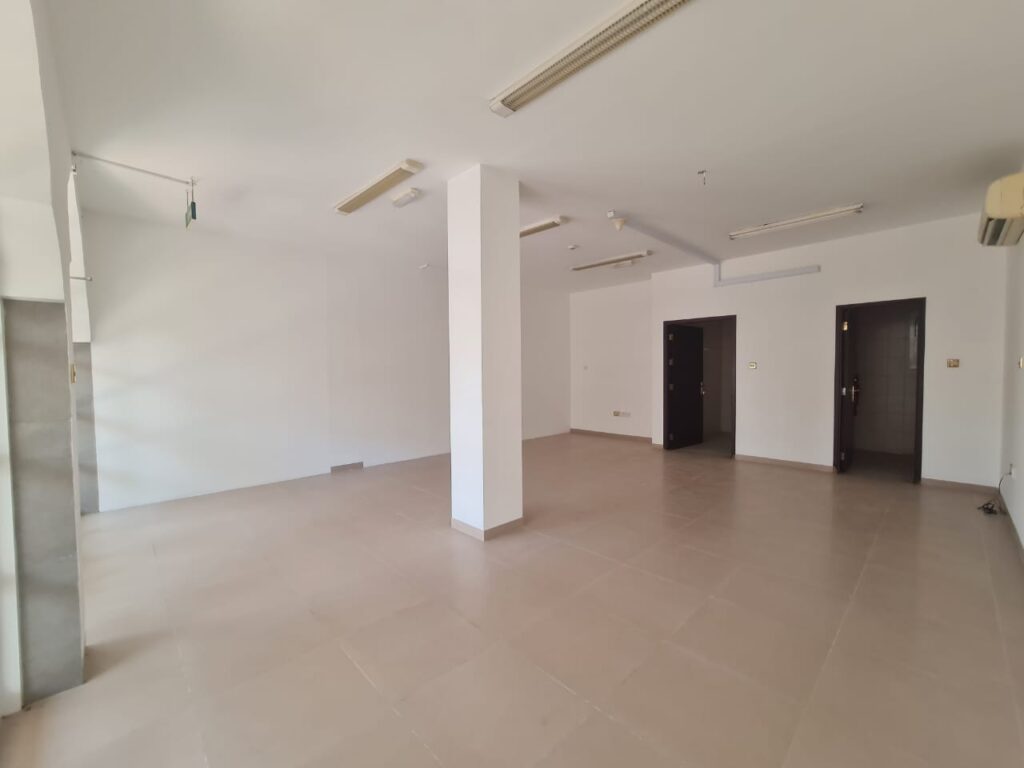 Showroom and Offices for Rent in Al Qurum