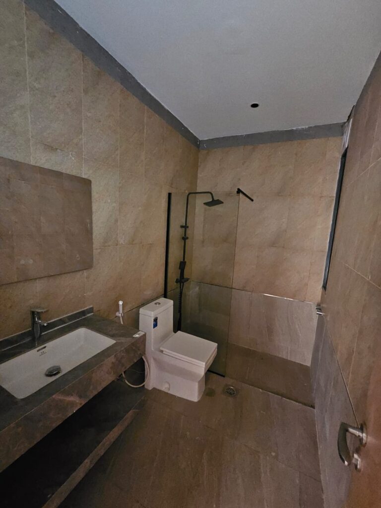 Gorgeous townhouse for Rent in Al Mawaleh South