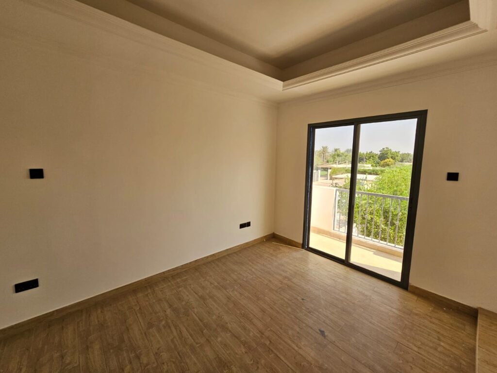Gorgeous townhouse for Rent in Al Mawaleh South