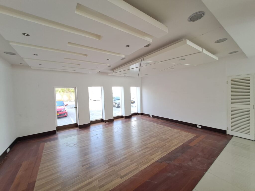 Showroom for Rent in Ruwi