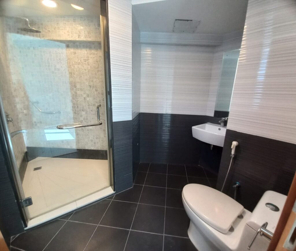 Great Apartment for Rent in Shatti Al Qurum