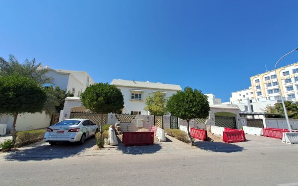 Villa for Rent in Azaiba | OMR 850/mo | REF 895YB thumbnail 7